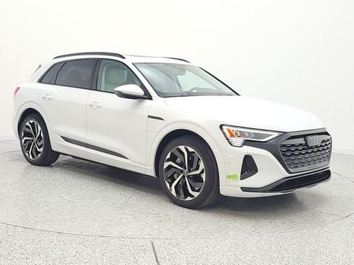 Glacier White Metallic 2024 Audi Q8 e-tron Premium Plus