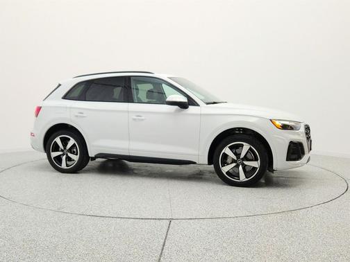 Glacier White Metallic 2023 Audi Q5 45 S line Premium Plus