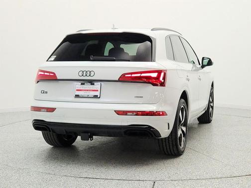 Glacier White Metallic 2023 Audi Q5 45 S line Premium Plus