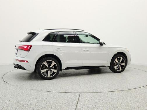 Glacier White Metallic 2023 Audi Q5 45 S line Premium Plus
