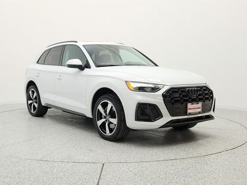 Glacier White Metallic 2023 Audi Q5 45 S line Premium Plus