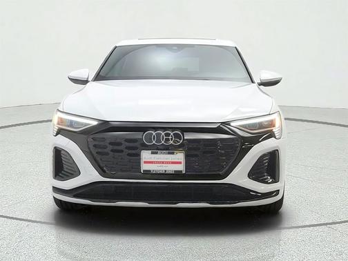 Glacier White Metallic 2024 Audi Q8 e-tron Premium