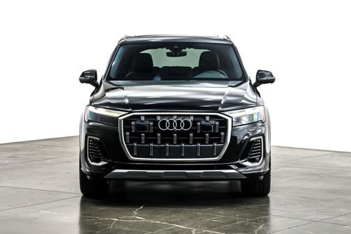 2025 Audi Q7 55 Premium Plus