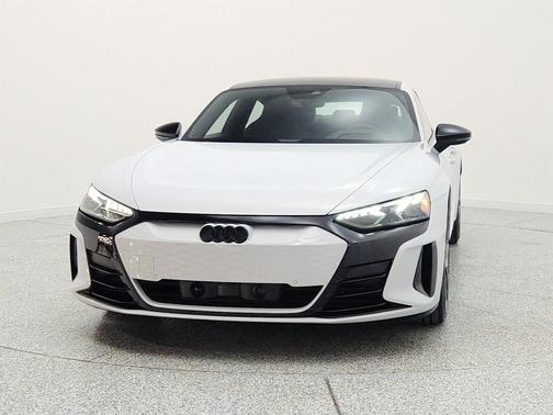 Suzuka Gray Metallic 2023 Audi e-tron GT Prestige quattro