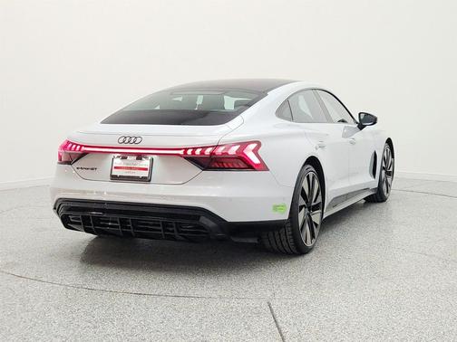 Suzuka Gray Metallic 2023 Audi e-tron GT Prestige quattro