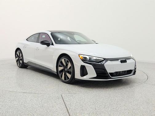Suzuka Gray Metallic 2023 Audi e-tron GT Prestige quattro