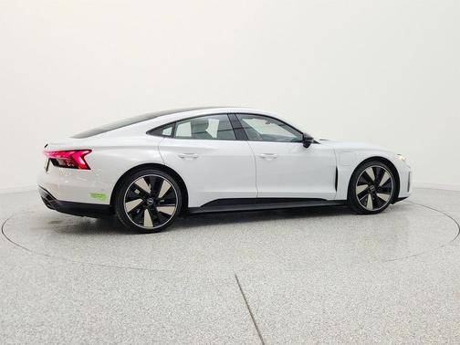 Suzuka Gray Metallic 2023 Audi e-tron GT Prestige quattro