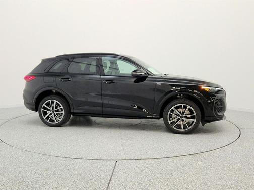 Mythos Black Metallic 2026 Audi Q5 Premium Plus TFSI quattro S tronic