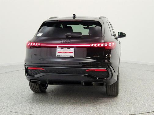 Mythos Black Metallic 2026 Audi Q5 Premium Plus TFSI quattro S tronic