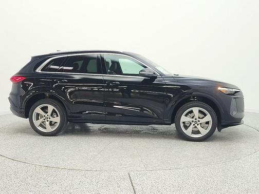 Mythos Black Metallic 2026 Audi Q5 Premium Plus TFSI quattro S tronic