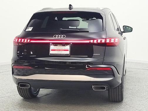 Mythos Black Metallic 2026 Audi Q5 Premium Plus TFSI quattro S tronic