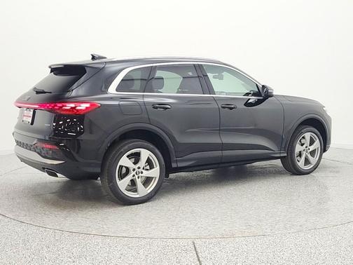 Mythos Black Metallic 2026 Audi Q5 Premium Plus TFSI quattro S tronic