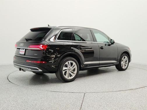 Mythos Black Metallic 2023 Audi Q7 55 Premium Plus