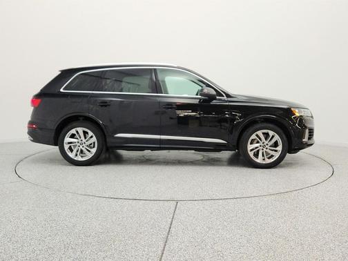 Mythos Black Metallic 2023 Audi Q7 55 Premium Plus