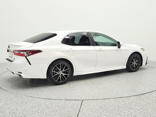 Ice Cap 2023 Toyota Camry SE