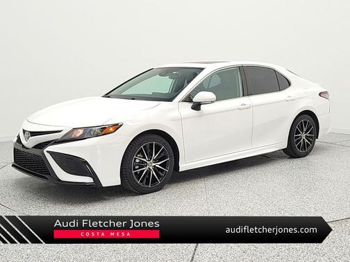 Ice Cap 2023 Toyota Camry SE