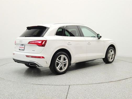 Ibis White 2022 Audi Q5 55 S line Premium Plus