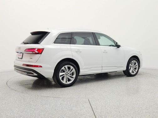 Glacier White Metallic 2023 Audi Q7 45 Premium