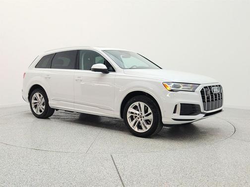 Glacier White Metallic 2023 Audi Q7 45 Premium