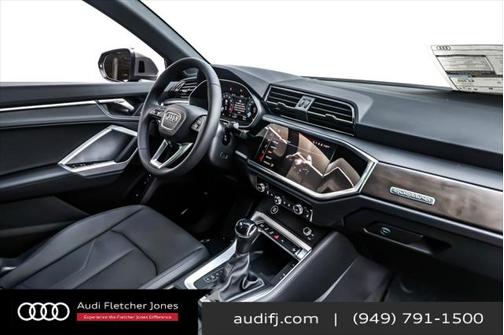 2025 Audi Q3 Premium 45 TFSI S line quattro Tiptronic