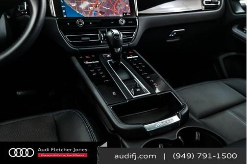 2023 Porsche Macan Base