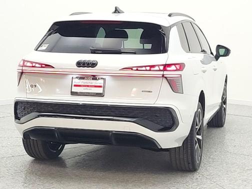 Glacier White Metallic 2026 Audi Q3 TFSI quattro S tronic