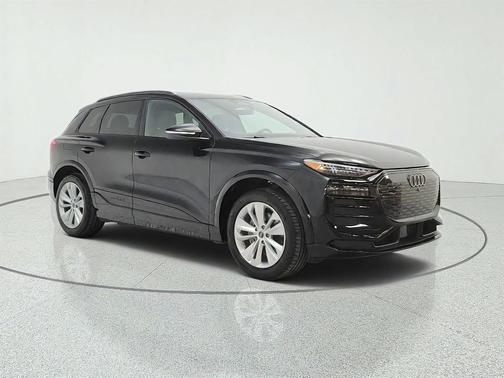 Mythos Black Metallic 2025 Audi Q6 e-tron Premium Plus