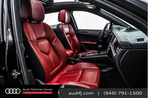 2022 Porsche Macan Base