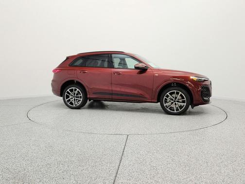 Grenadine Red Metallic 2026 Audi Q5 Premium Plus TFSI quattro S tronic