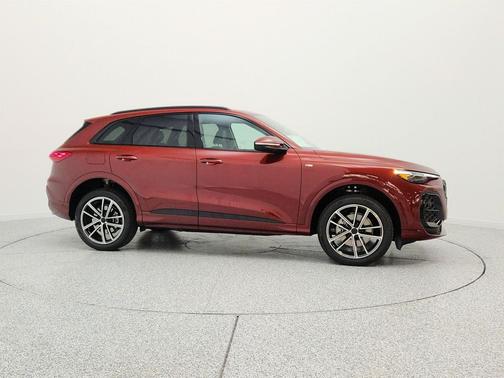 Grenadine Red Metallic 2026 Audi Q5 Premium Plus TFSI quattro S tronic