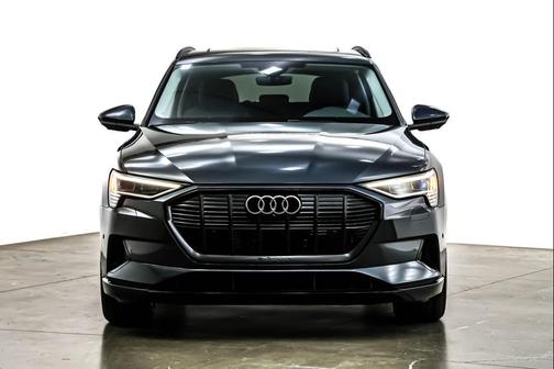 2022 Audi e-tron Premium