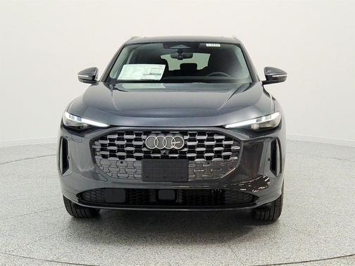 Tambora Gray Metallic 2026 Audi Q5 Premium Plus TFSI quattro S tronic