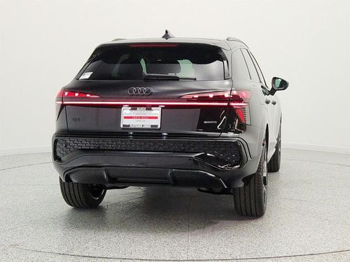 Mythos Black Metallic 2026 Audi Q3 TFSI quattro S tronic