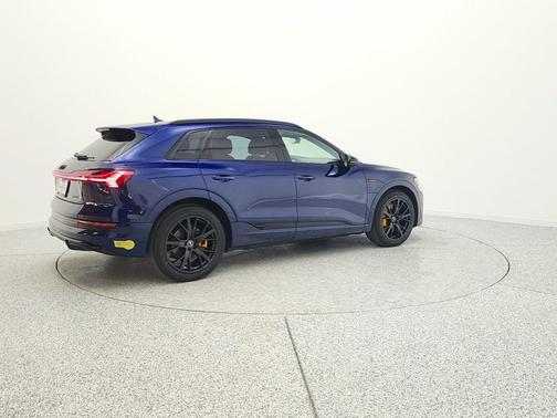Navarra Blue Metallic 2022 Audi e-tron Chronos