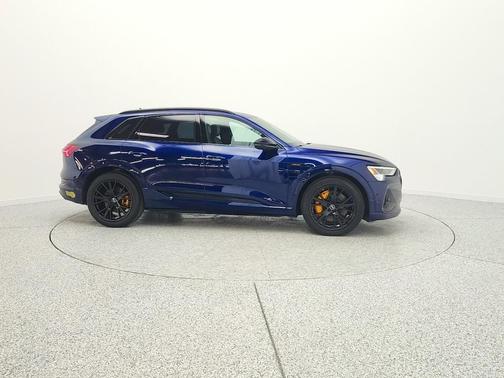 Navarra Blue Metallic 2022 Audi e-tron Chronos