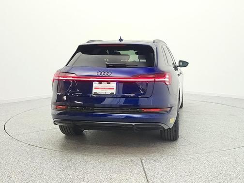 Navarra Blue Metallic 2022 Audi e-tron Chronos