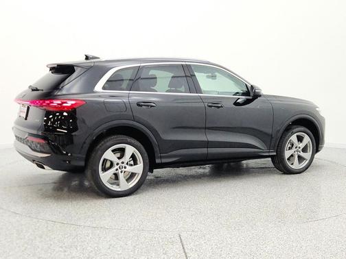 Mythos Black Metallic 2026 Audi Q5 Premium Plus TFSI quattro S tronic