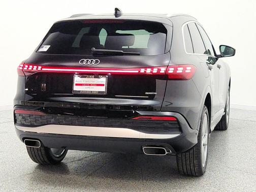 Mythos Black Metallic 2026 Audi Q5 Premium Plus TFSI quattro S tronic