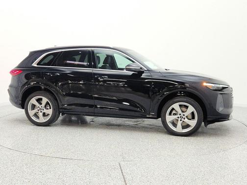 Mythos Black Metallic 2026 Audi Q5 Premium Plus TFSI quattro S tronic