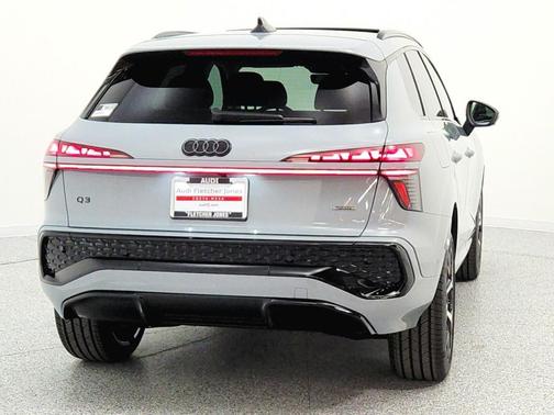 Arrow Gray Pearl Effect 2026 Audi Q3 TFSI quattro S tronic
