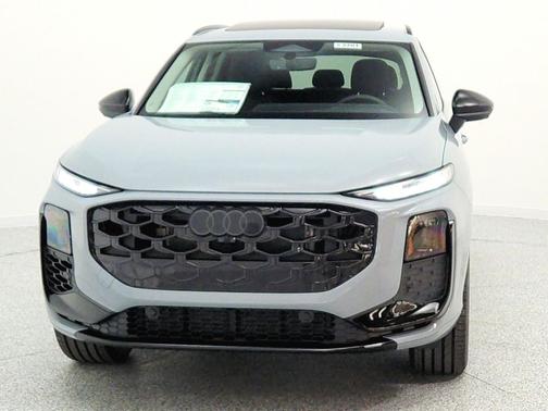Arrow Gray Pearl Effect 2026 Audi Q3 TFSI quattro S tronic