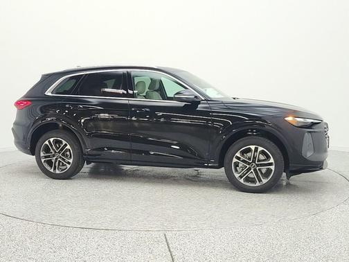 Mythos Black Metallic 2026 Audi Q5 Premium TFSI quattro S tronic