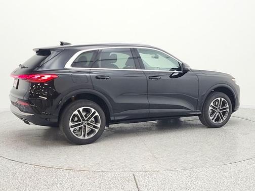 Mythos Black Metallic 2026 Audi Q5 Premium TFSI quattro S tronic