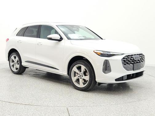 Glacier White Metallic 2026 Audi Q5 Premium Plus TFSI quattro S tronic