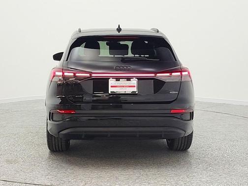 Mythos Black Metallic 2024 Audi Q4 e-tron Prestige 55 quattro