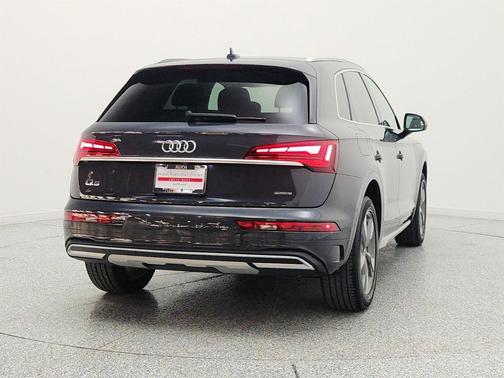 Manhattan Gray Metallic 2023 Audi Q5 40 Premium