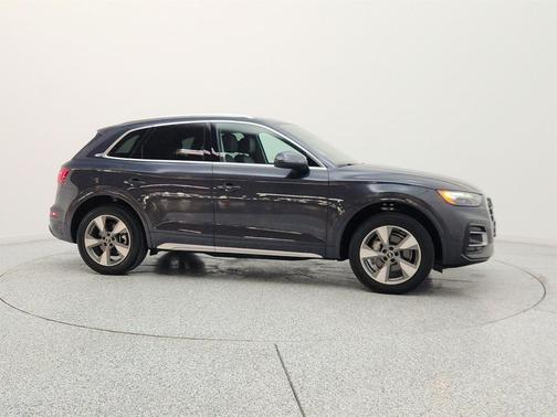 Manhattan Gray Metallic 2023 Audi Q5 40 Premium