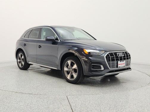 Manhattan Gray Metallic 2023 Audi Q5 40 Premium