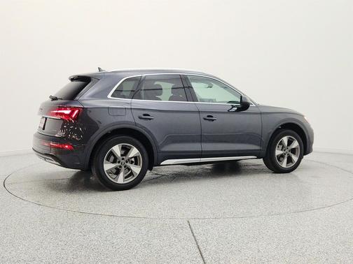 Manhattan Gray Metallic 2023 Audi Q5 40 Premium