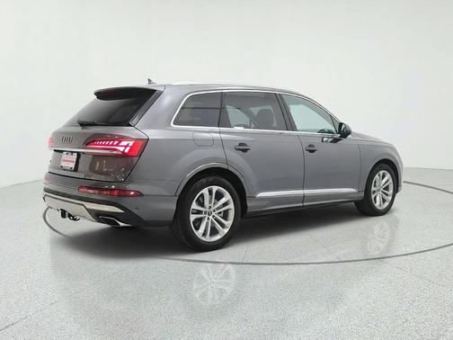 Samurai Gray Metallic 2025 Audi Q7 55 Premium Plus